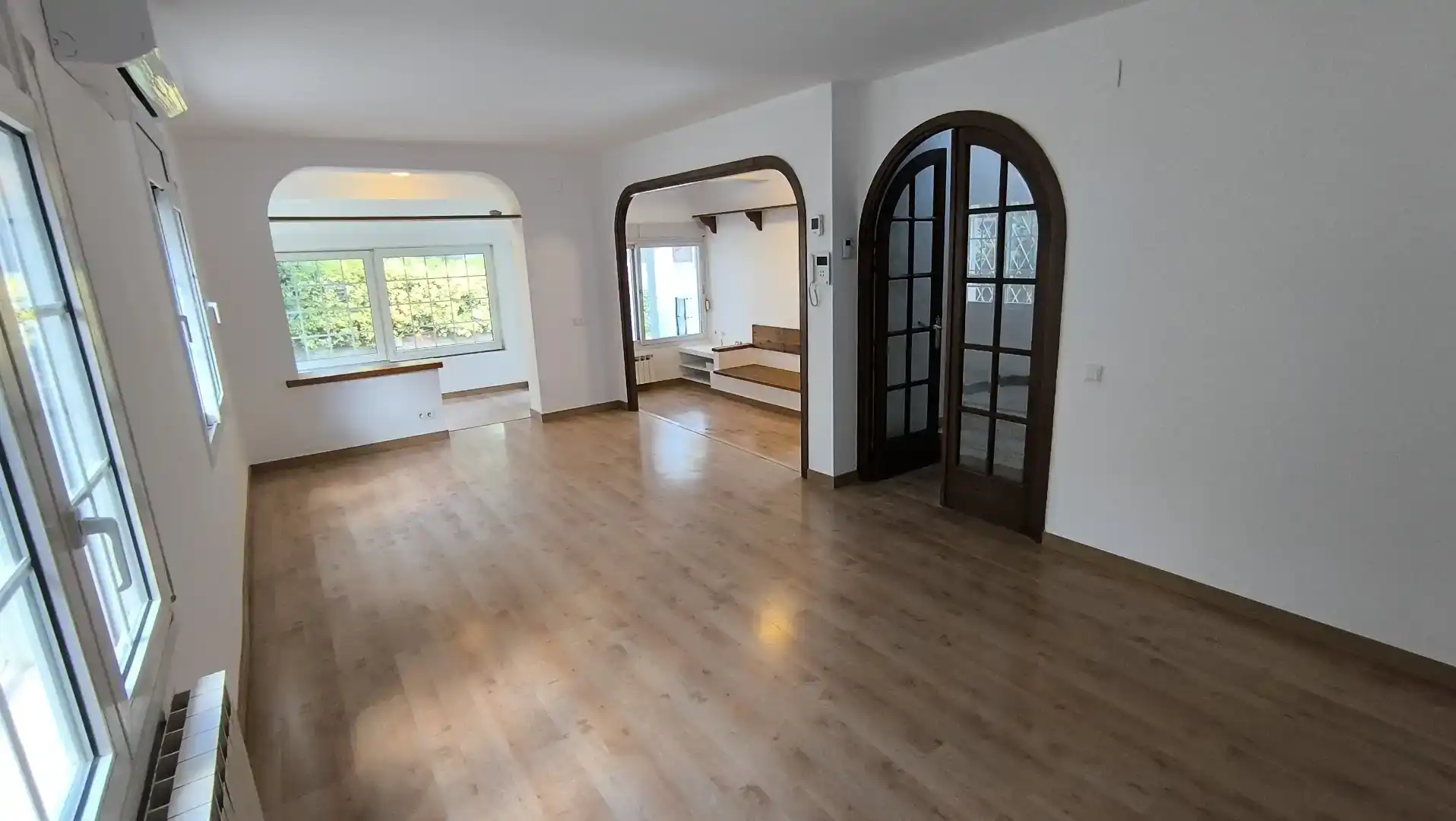 Sala d'estar de Casa o xalet en venda en Sant Cugat del Vallès amb Aire condicionat i Piscina