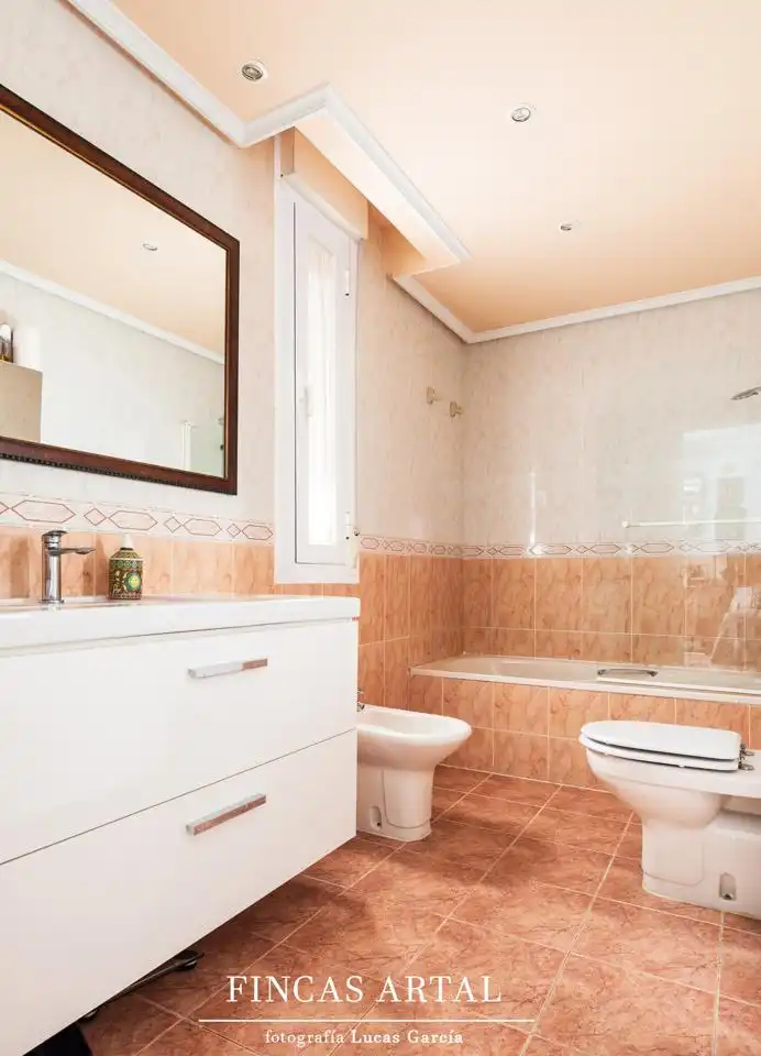 Bathroom of Houses for sale in Zaragoza  with Air Conditioner, Heating and Private garden