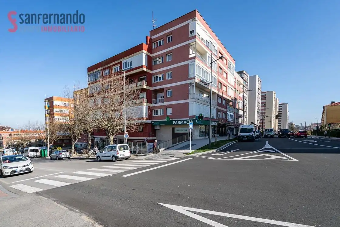 Vista exterior de Pis en venda en Santander