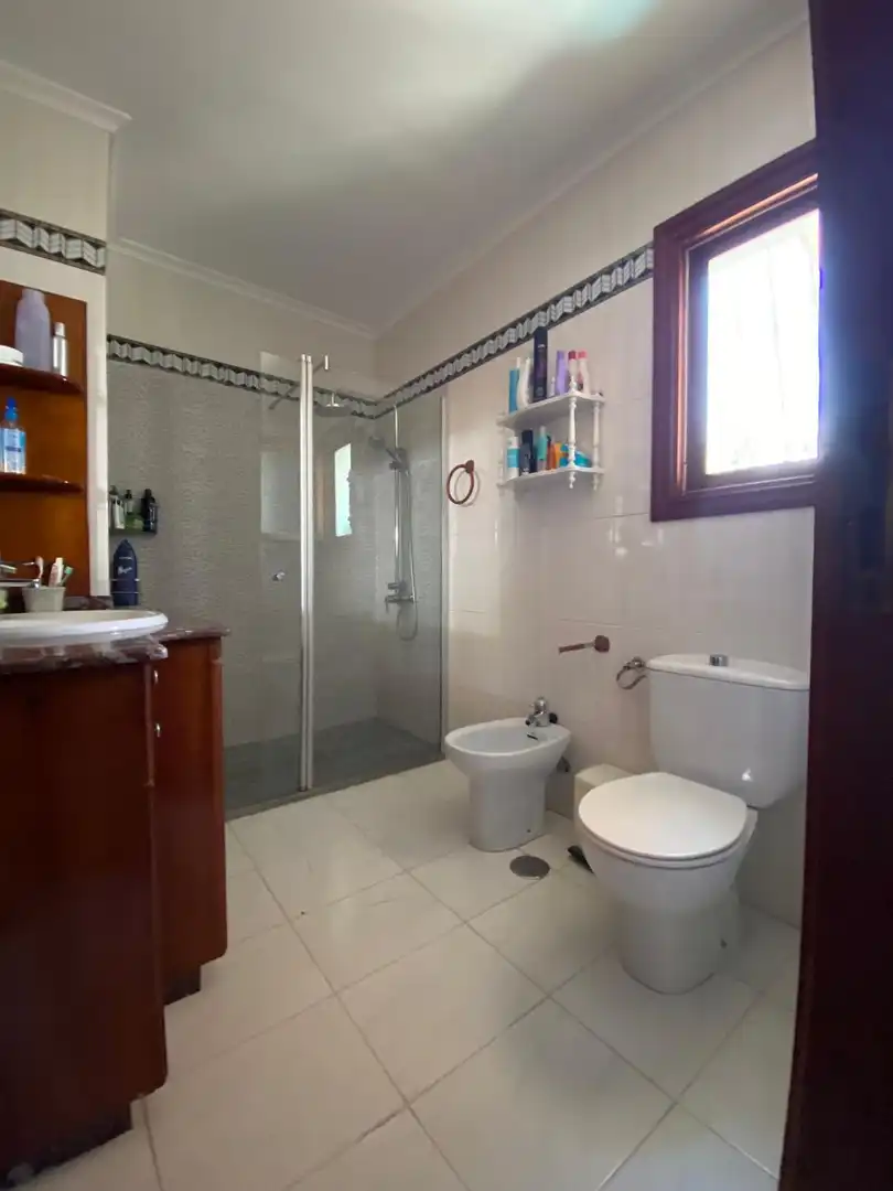 Bany de Casa o xalet en venda en La Nucia amb Aire condicionat, Jardí privat i Terrassa