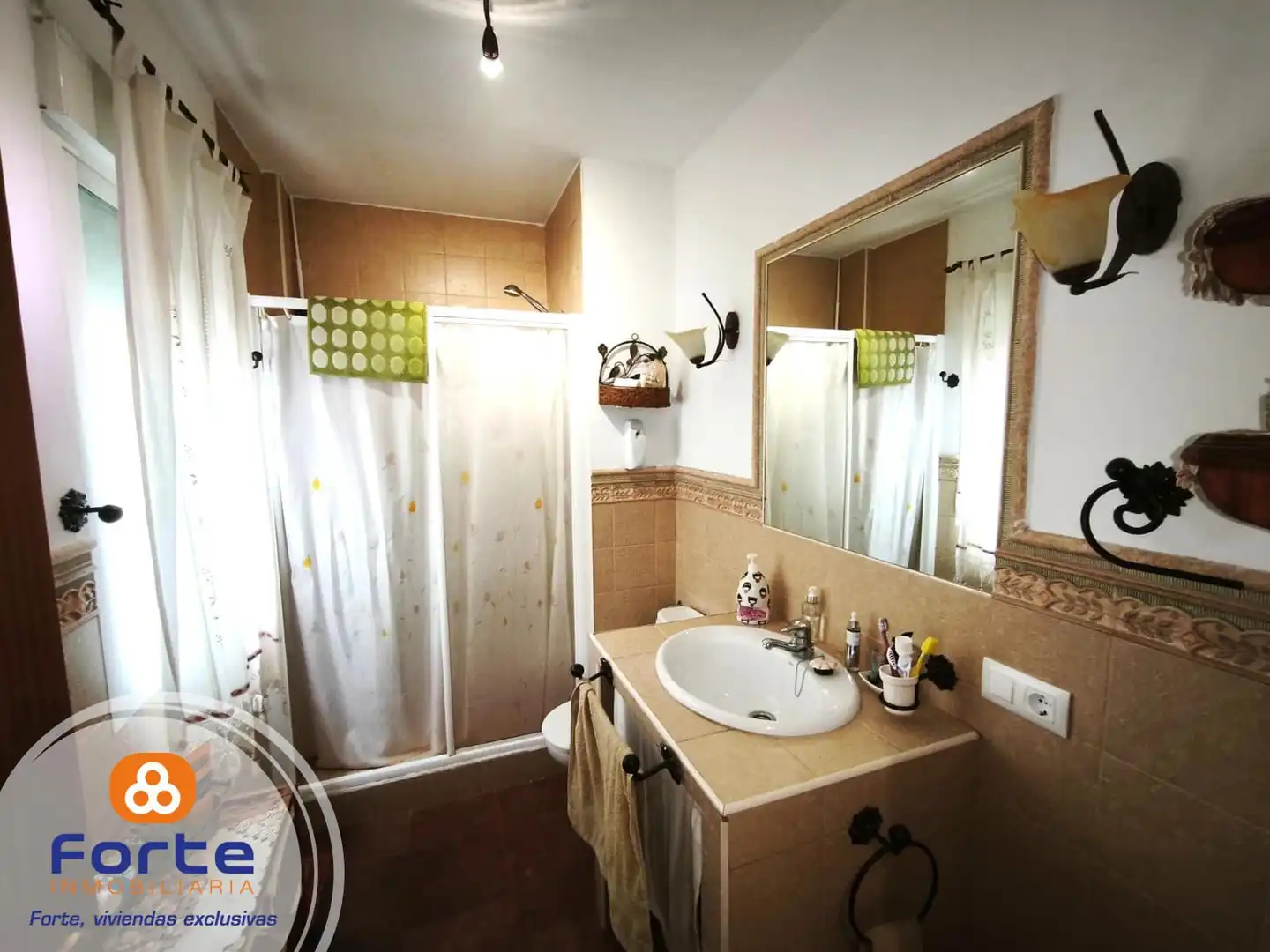 Bathroom of Houses for sale in Córdoba  with Air Conditioner, Heating and Furnished