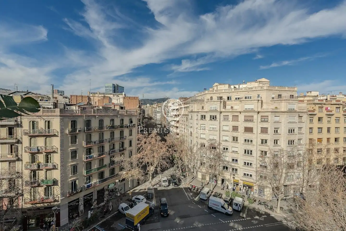 Vista exterior de Piso en venta en Barcelona con Calefacción, Terraza y Balcón
