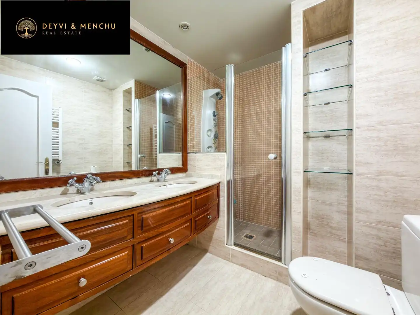 Baño de Ático de alquiler en Pozuelo de Alarcón con Aire acondicionado, Jardín privado y Parquet