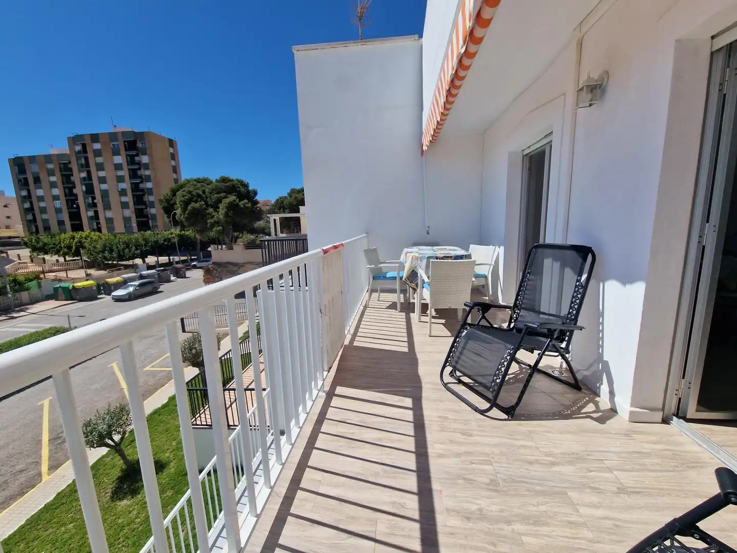 Vista exterior de Àtic en venda en Pulpí amb Aire condicionat, Calefacció i Jardí privat