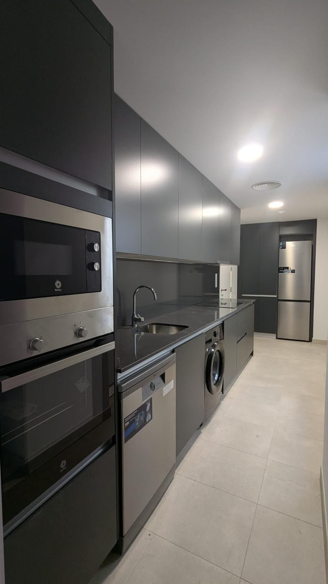 Cuina de Pis de lloguer en  Sevilla Capital amb Aire condicionat i Piscina comunitària