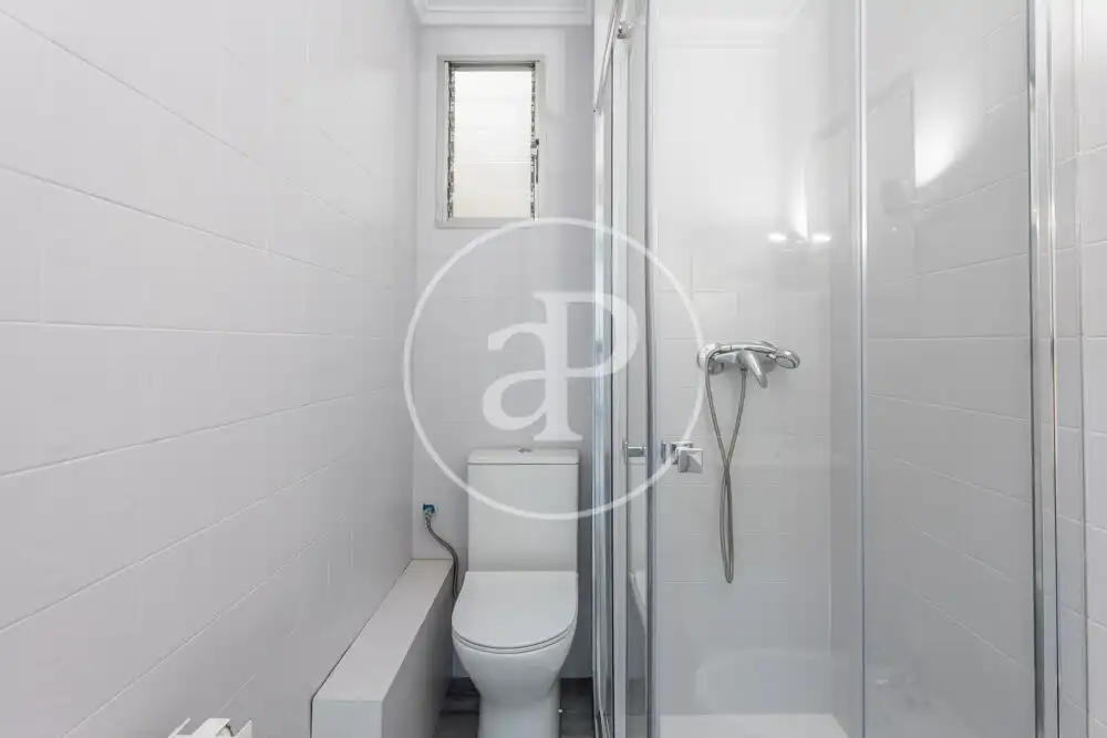 Baño de Piso de alquiler en Valencia con Aire acondicionado, Calefacción y Balcón