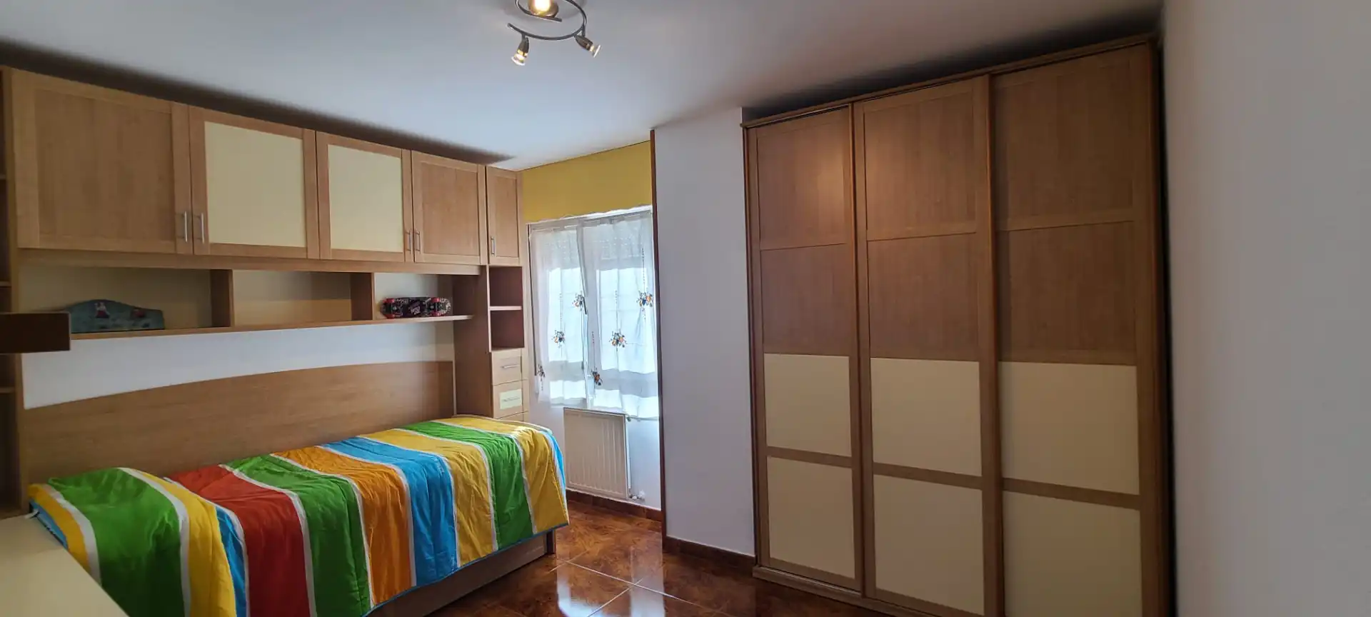 Habitación de Piso de alquiler en Gijón  con Calefacción y Amueblado