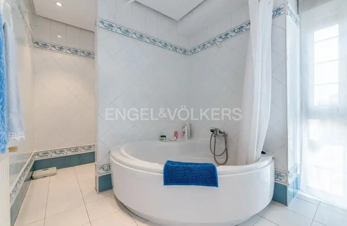 Baño de Casa o chalet en venta en Madrid con Aire acondicionado, Calefacción y Jardín privado
