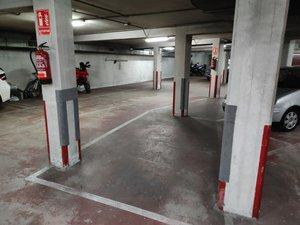 Parking of Garage to rent in Oleiros