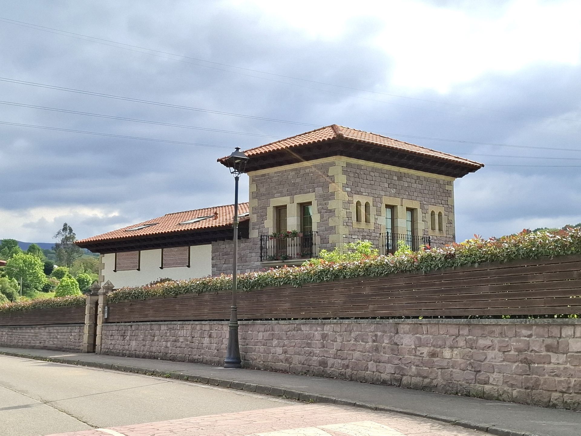 Vista exterior de Casa o xalet en venda en Udías amb Jardí privat