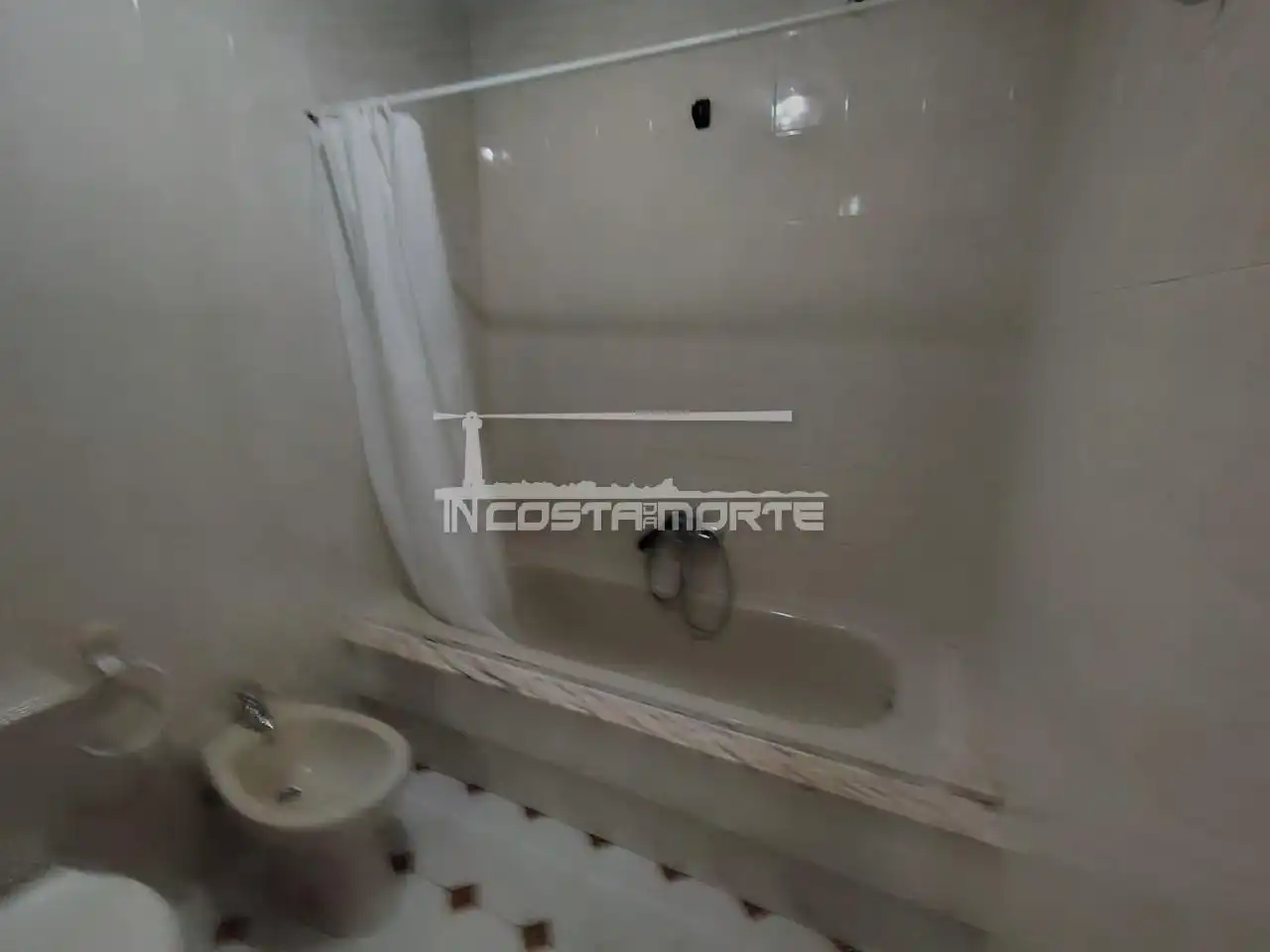 Baño de Piso en venta en Cee con Calefacción, Trastero y Amueblado