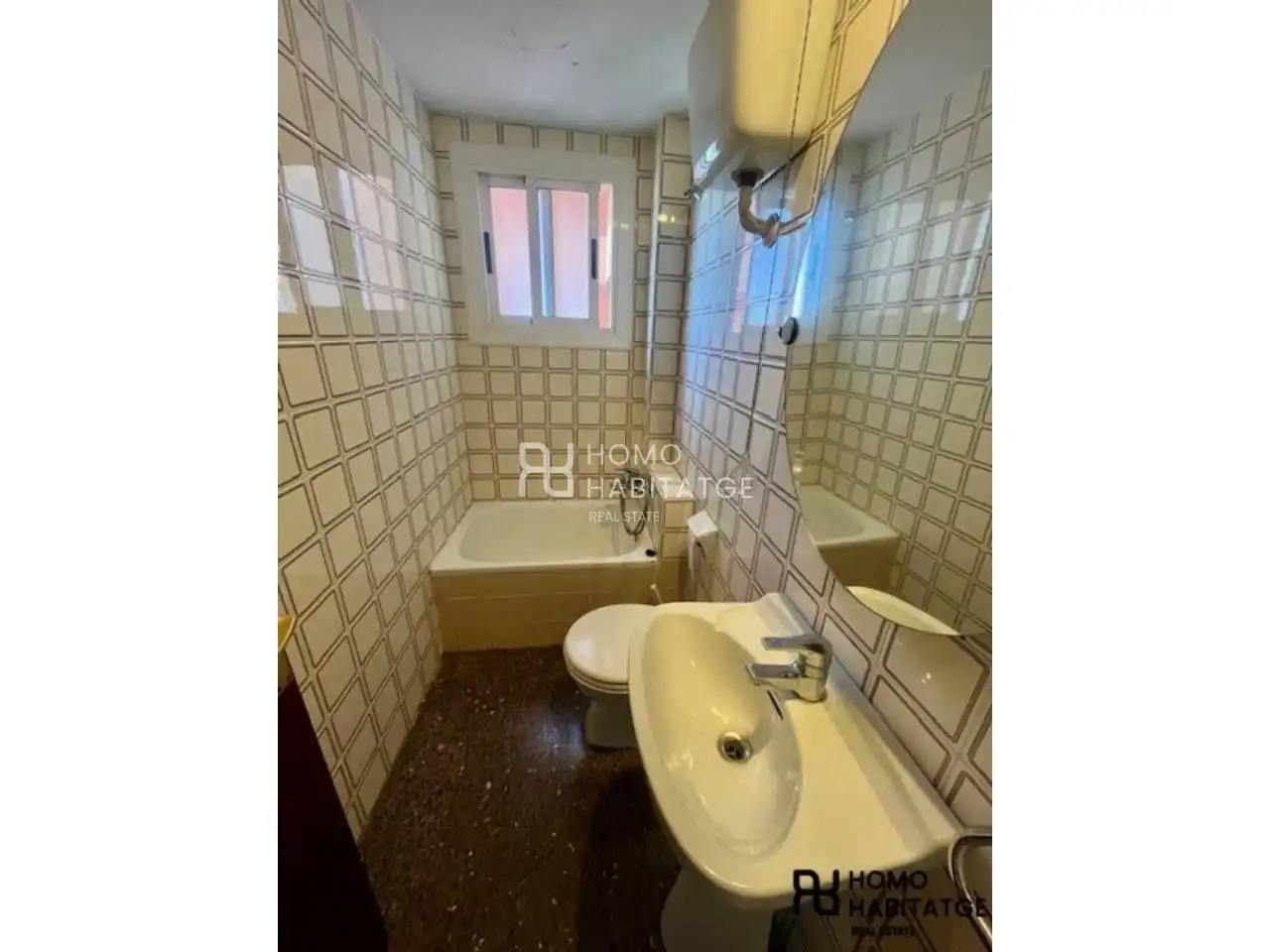 Baño de Piso en venta en Sabadell con Calefacción y Balcón