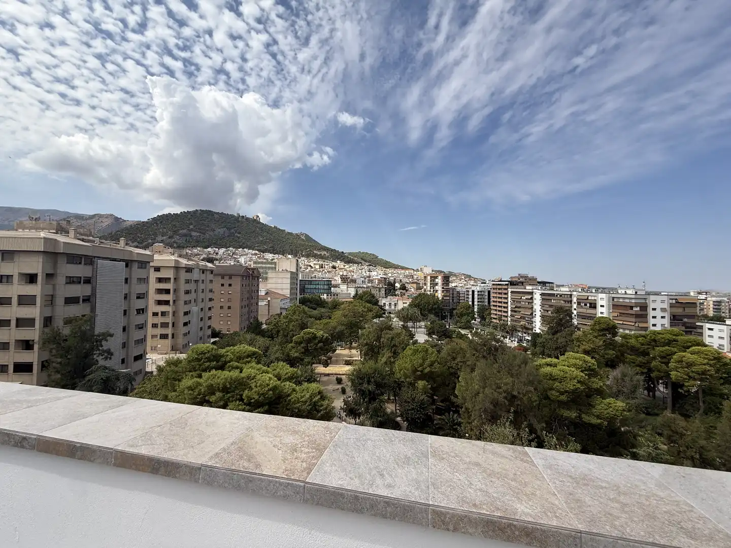 Vista exterior de Àtic en venda en  Jaén Capital amb Aire condicionat i Terrassa