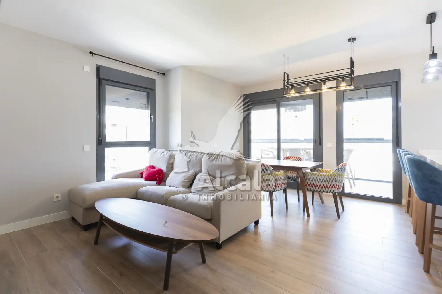Sala d'estar de Àtic en venda en Rivas-Vaciamadrid amb Aire condicionat, Calefacció i Jardí privat
