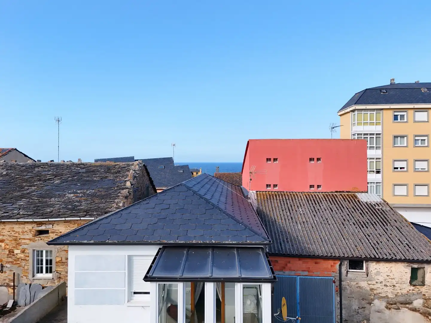 Vista exterior de Casa o xalet en venda en Foz amb Calefacció, Jardí privat i Terrassa