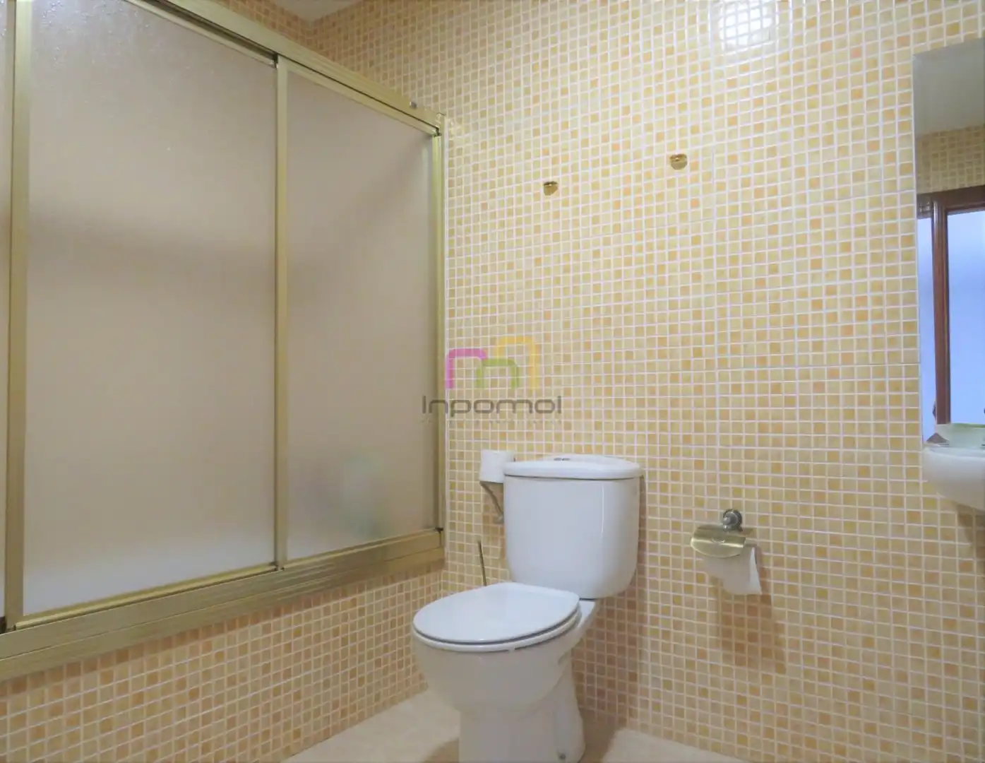 Baño de Casa adosada en venta en La Albuera con Aire acondicionado, Calefacción y Terraza