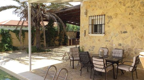 Venta de espectacular chalet independiente de 1.250 m2 de terreno y 300 m2 construidos con piscina en Lepe  Huelva., imatge 3