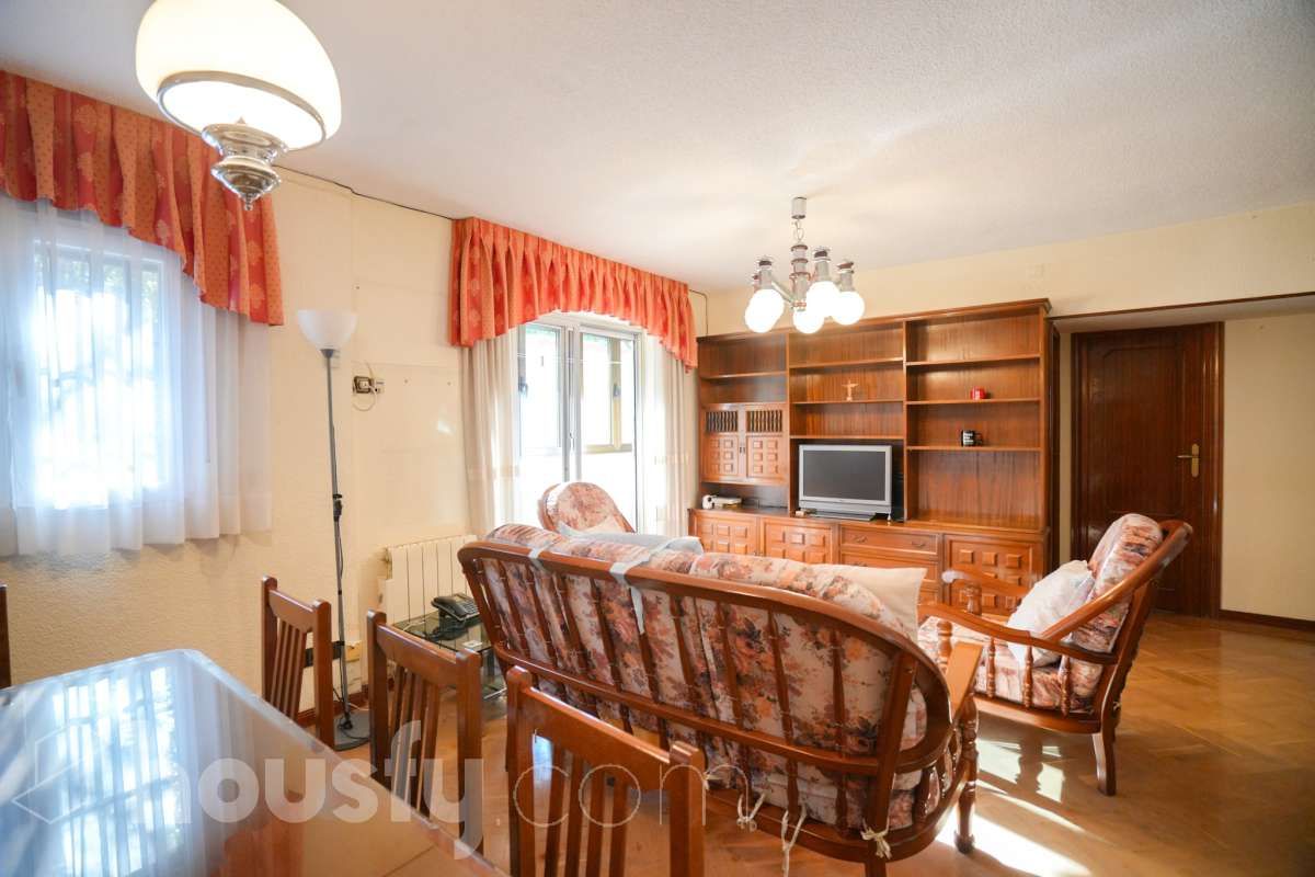 Living room of Flat for sale in  Madrid Capital  with Air Conditioner, Heating and Furnished