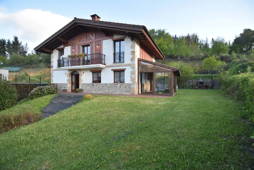 Vista exterior de Casa o xalet en venda en Ermua amb Calefacció, Jardí privat i Terrassa