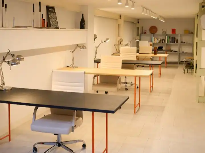 Oficina de alquiler en  Sevilla Capital con Aire acondicionado, Calefacción y Amueblado