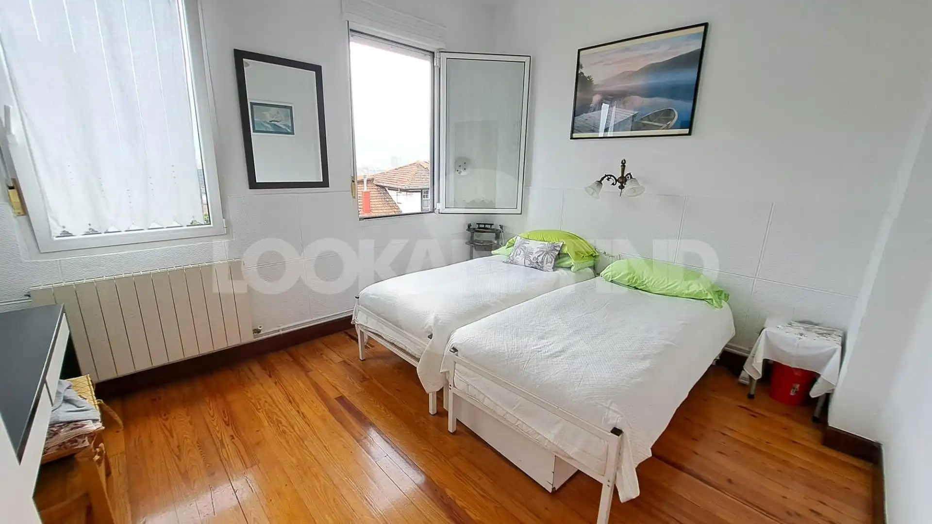 Dormitori de Casa o xalet en venda en Bilbao  amb Calefacció, Jardí privat i Terrassa