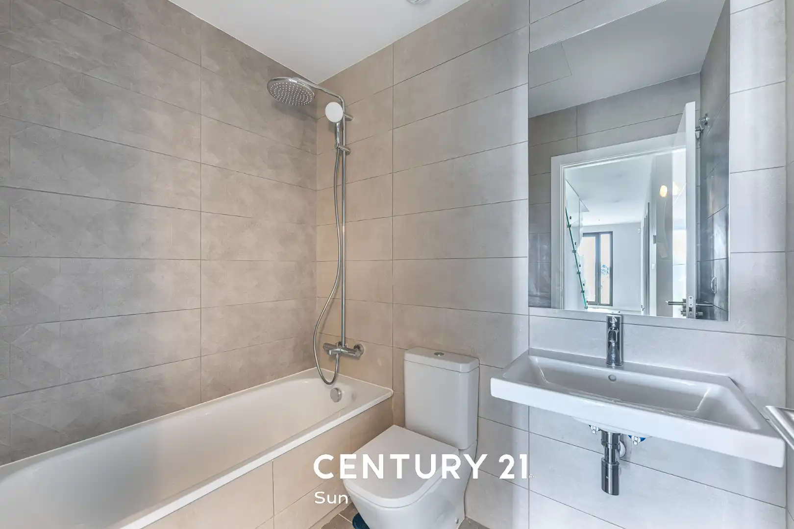 Baño de Casa adosada en venta en Mijas con Aire acondicionado, Calefacción y Jardín privado