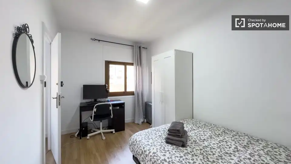 Bedroom of Flat for rent in L'Hospitalet de Llobregat  with Air Conditioner, Heating and Furnished