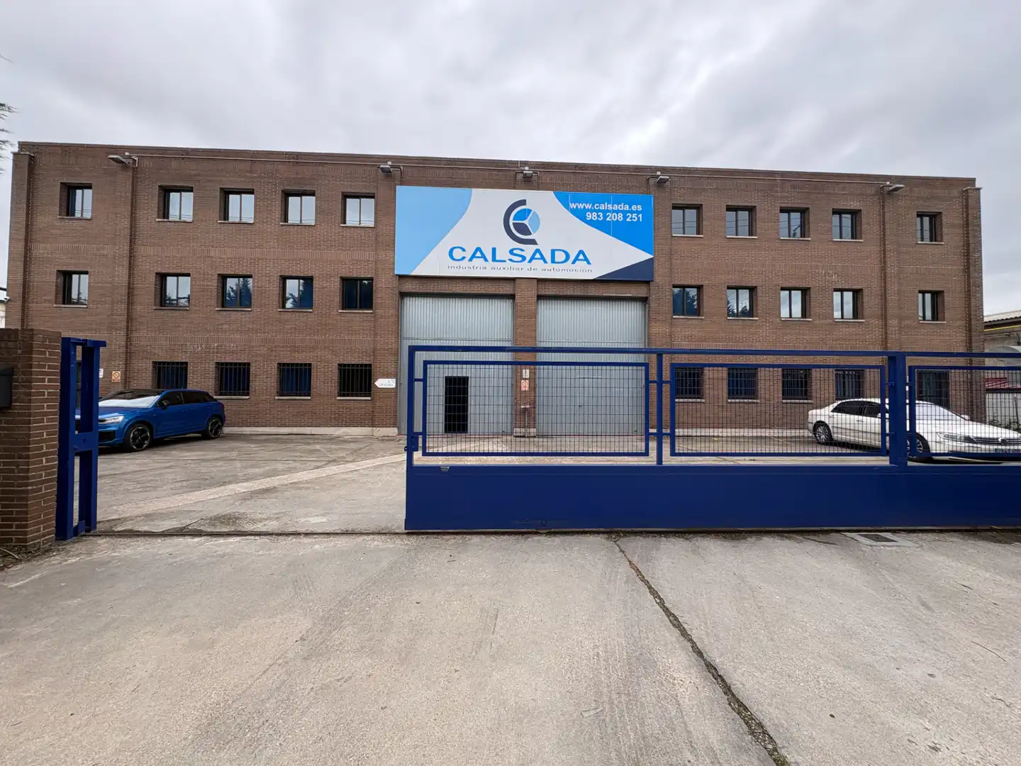Vista exterior de Nau industrial de lloguer en Valladolid amb Alarma