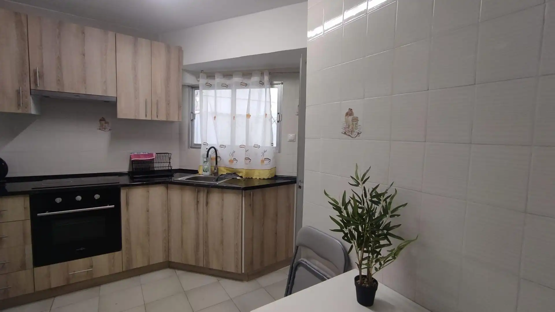 Cocina de Apartamento en venta en Alicante / Alacant con Aire acondicionado, Amueblado y Balcón