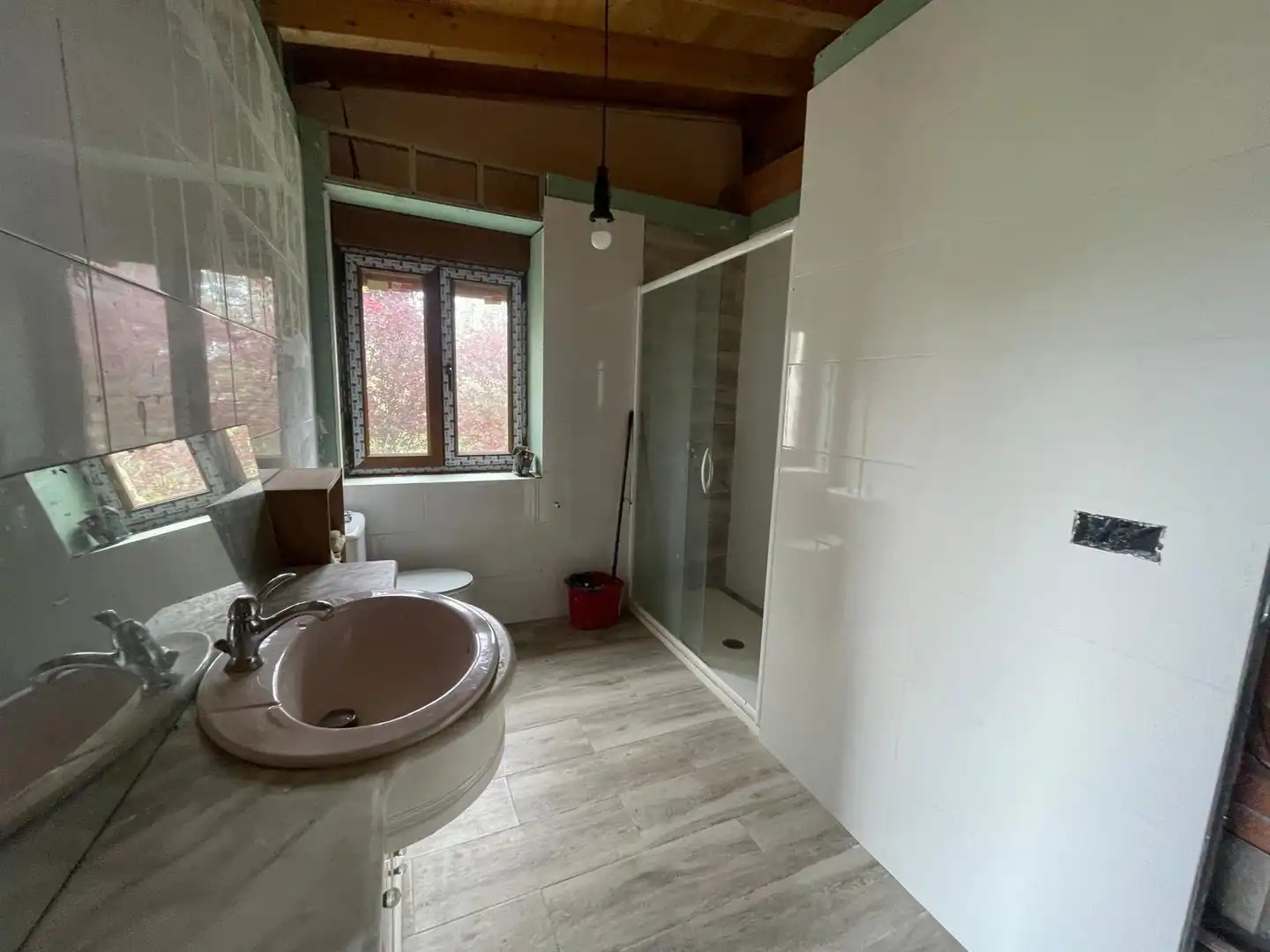 Badezimmer von Einfamilien-Reihenhaus zum Verkauf in Bárcena de Cicero mit Terrasse und Balkon