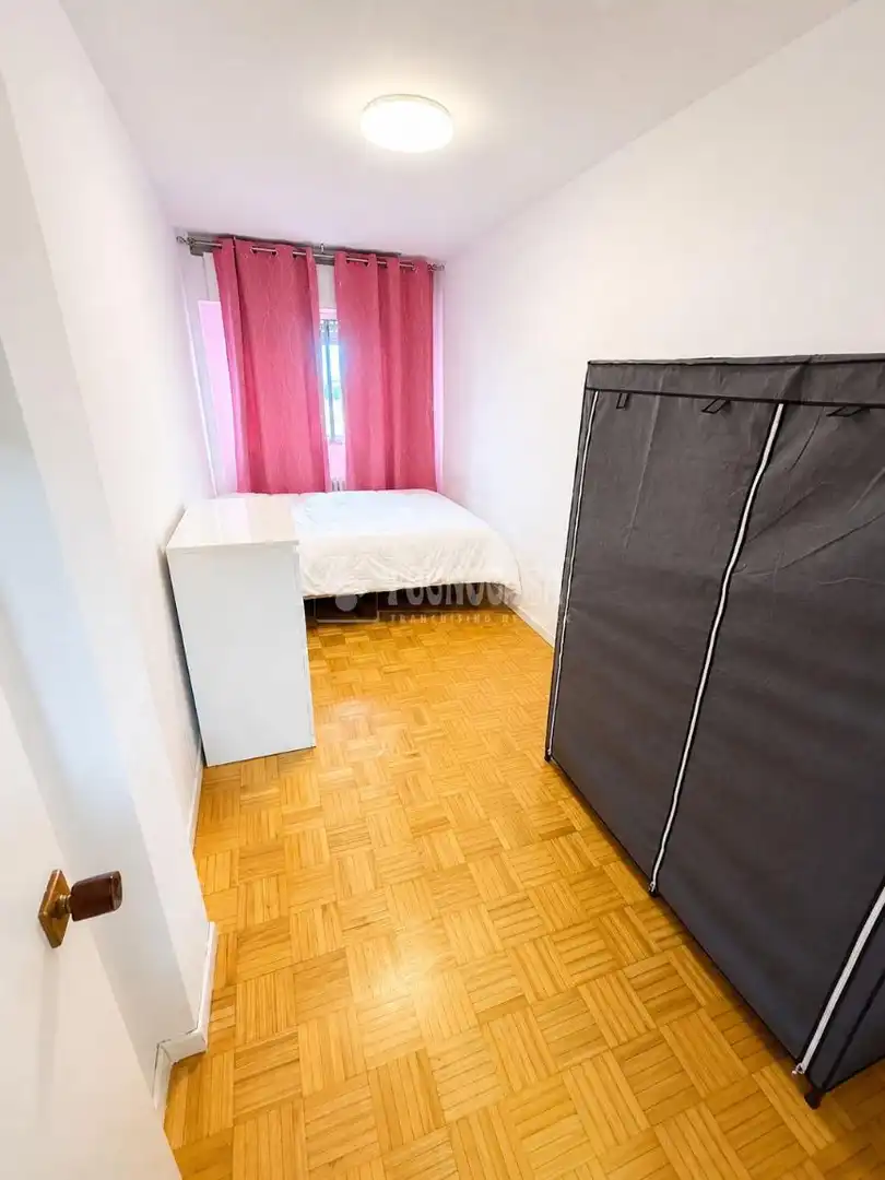 Habitación de Piso en venta en Madrid con Terraza