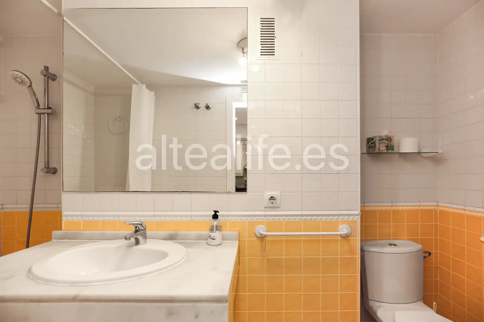 Bany de Apartament en venda en Altea amb Aire condicionat, Calefacció i Terrassa