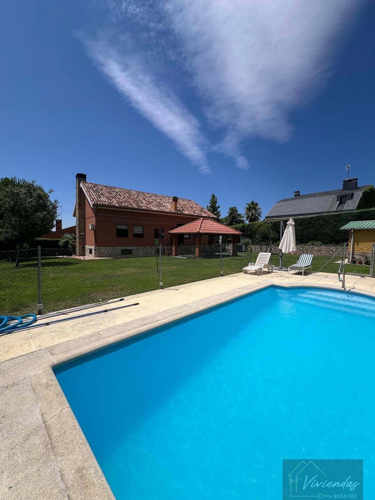 Swimming pool of House or chalet for sale in Villanueva de la Cañada  with Air Conditioner, Heating and Swimming Pool