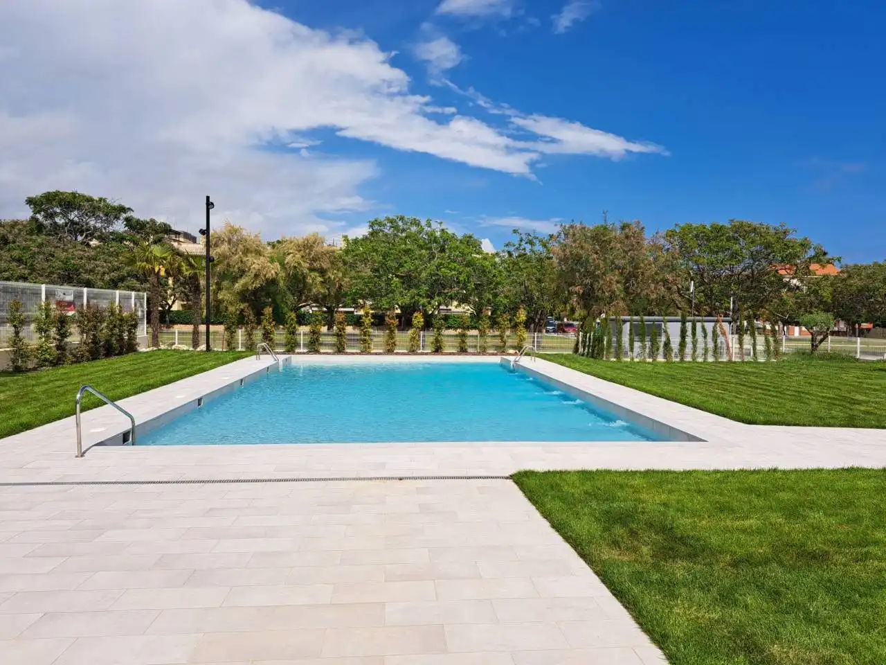 Piscina de Pis en venda en Cubelles amb Aire condicionat, Calefacció i Jardí privat