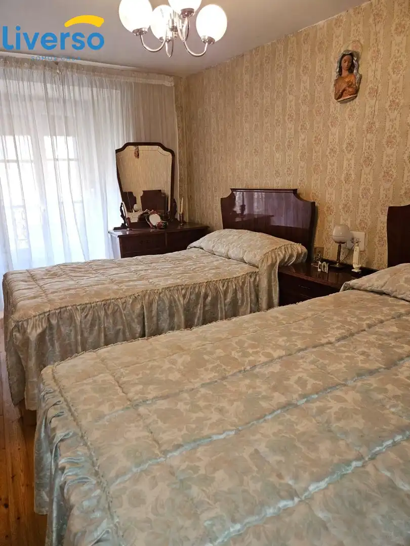 Dormitori de Casa o xalet en venda en Pradoluengo amb Terrassa, Moblat i Balcó