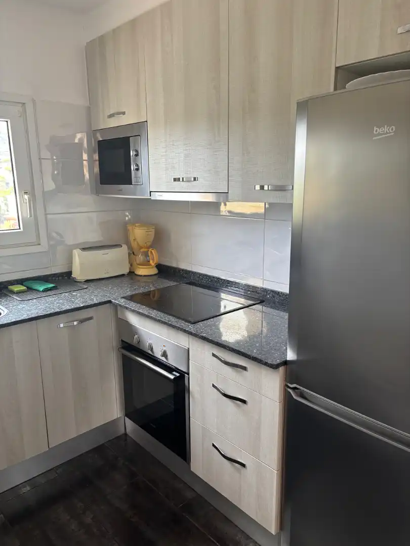 Cuina de Apartament de lloguer en Castell d'Aro, Platja d'Aro i s'Agaró amb Moblat, Rentadora i Balcó