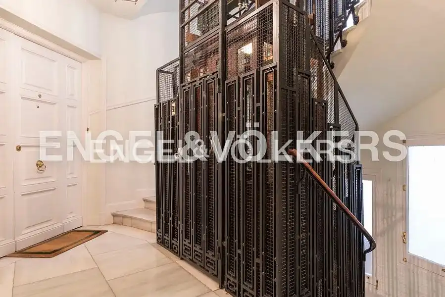 Flat for sale in Madrid  with Air Conditioner, Heating and Storage room