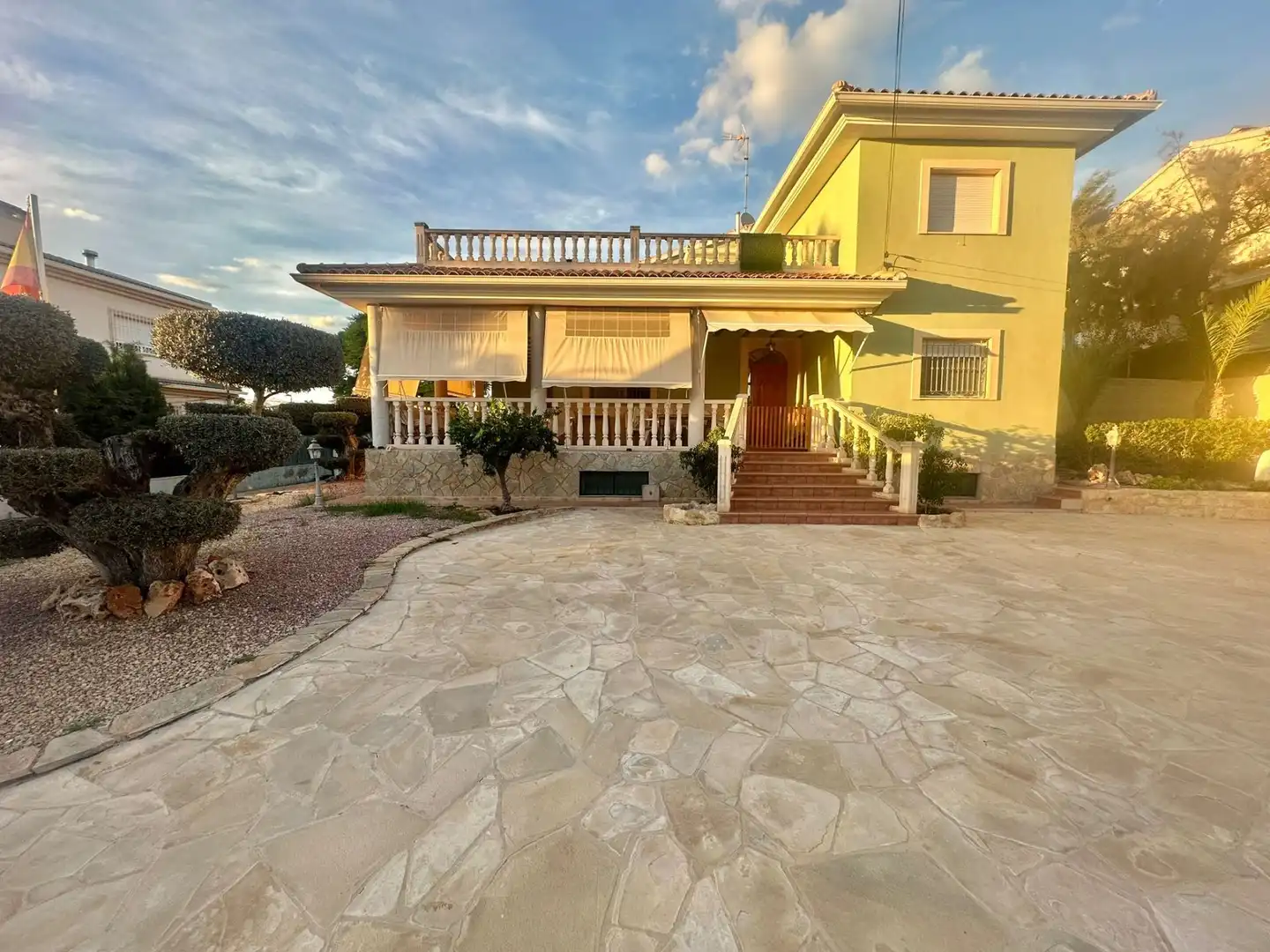 Vista exterior de Casa o chalet en venta en San Vicente del Raspeig / Sant Vicent del Raspeig con Aire acondicionado, Calefacción y Jardín privado