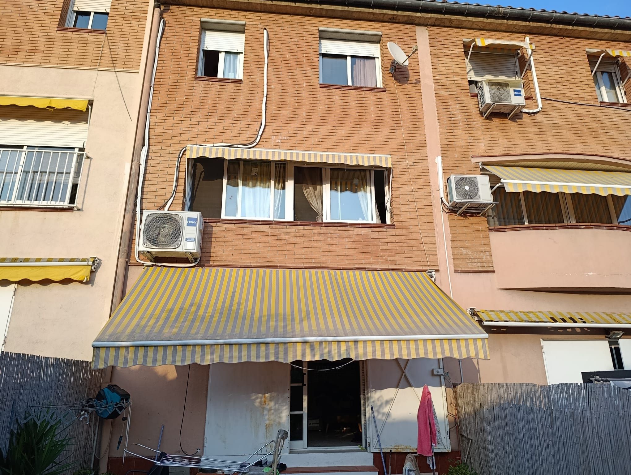 Vista exterior de Casa adosada en venda en Badalona amb Aire condicionat, Calefacció i Traster