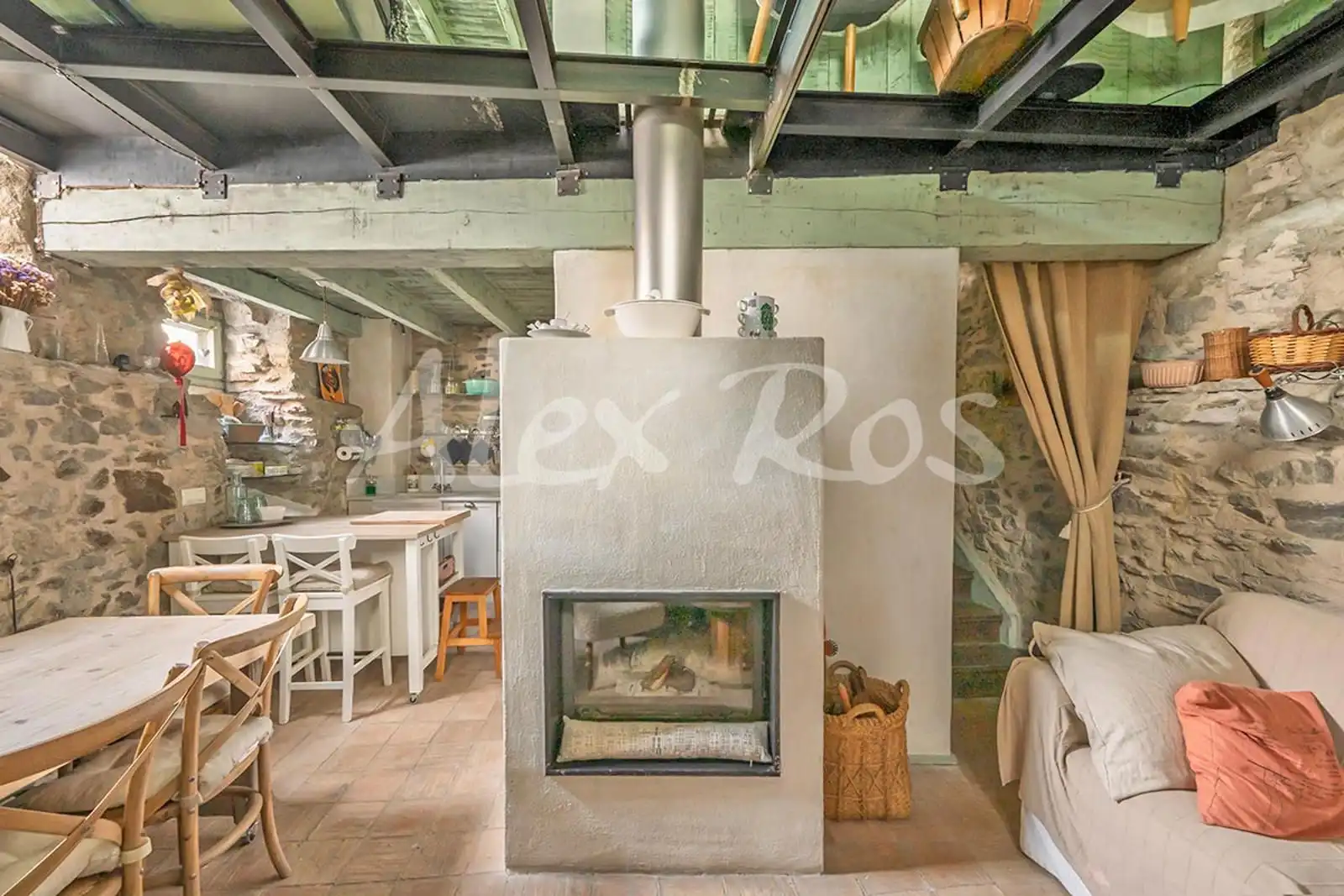 Sala d'estar de Casa o xalet en venda en Ger amb Calefacció