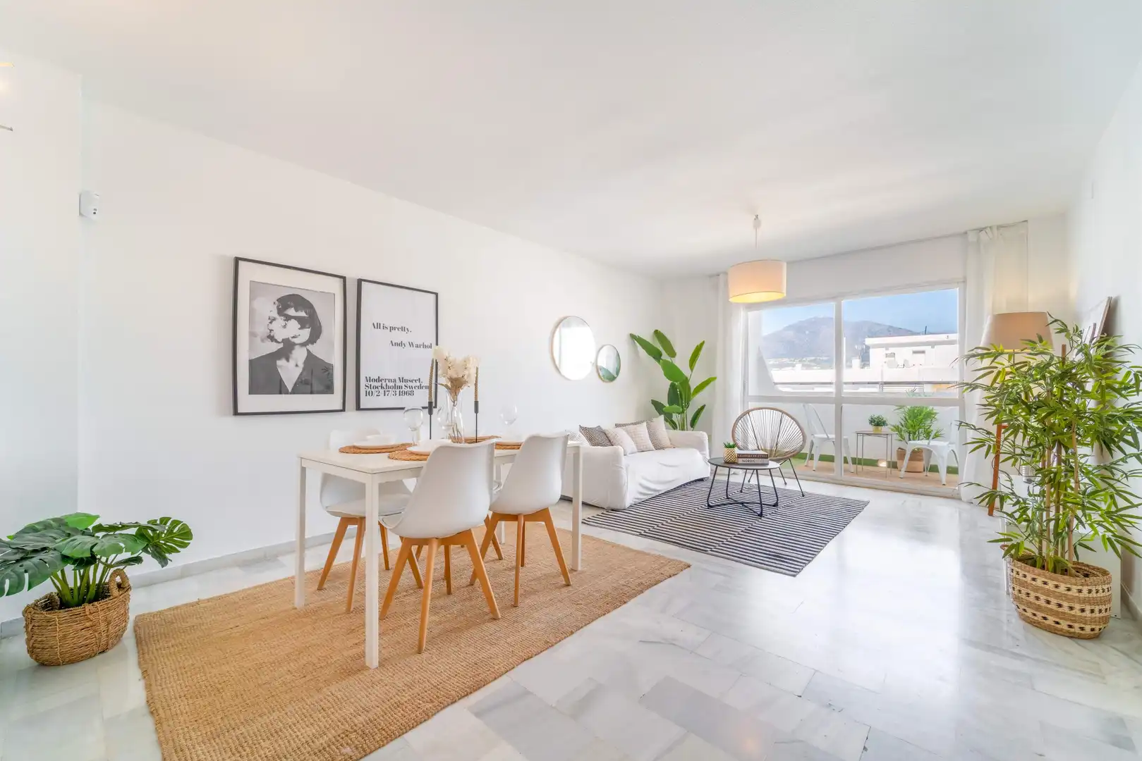 Sala de estar de Piso en venta en Fuengirola con Terraza, Trastero y Piscina comunitaria