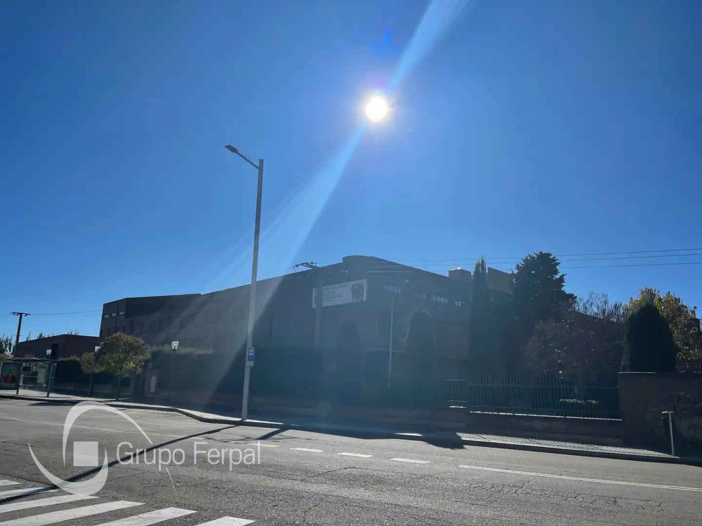 Vista exterior de Local en venta en Salamanca con Alarma