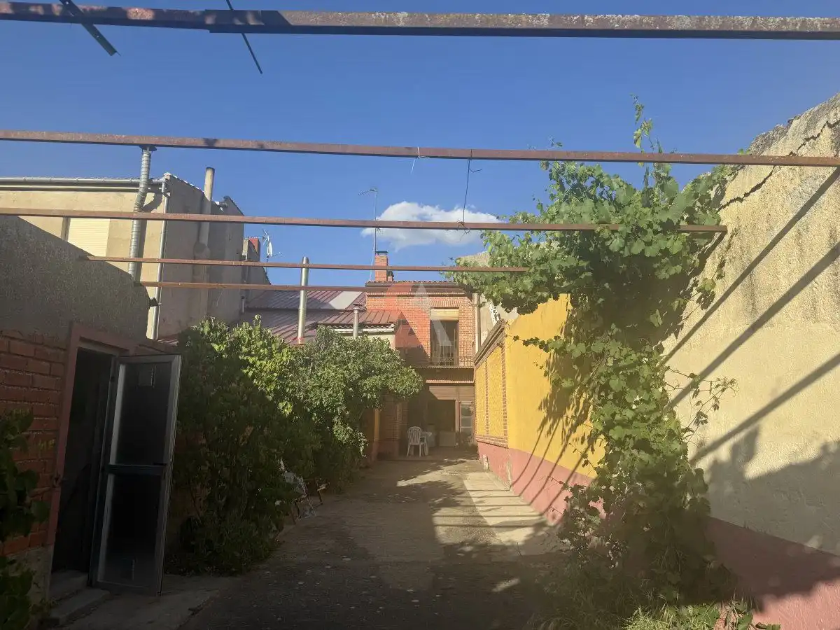 Vista exterior de Casa o chalet en venta en Alcazarén con Calefacción, Terraza y Trastero