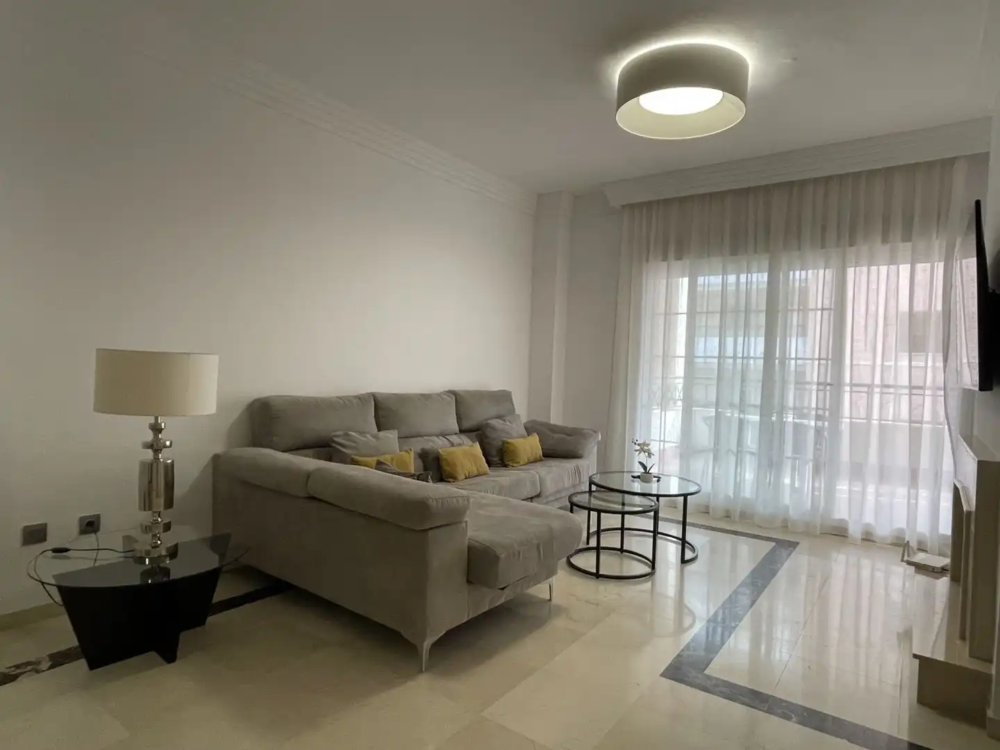 Sala d'estar de Apartament de lloguer en Marbella amb Aire condicionat, Calefacció i Terrassa