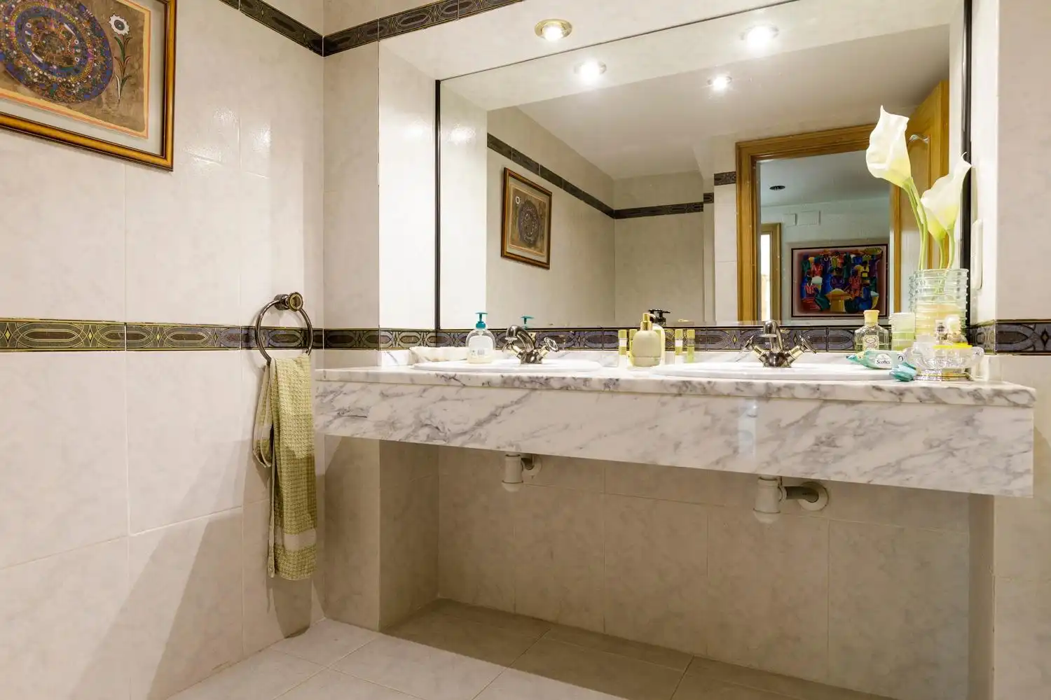 Bathroom of Houses for sale in Zaragoza  with Air Conditioner, Heating and Private garden