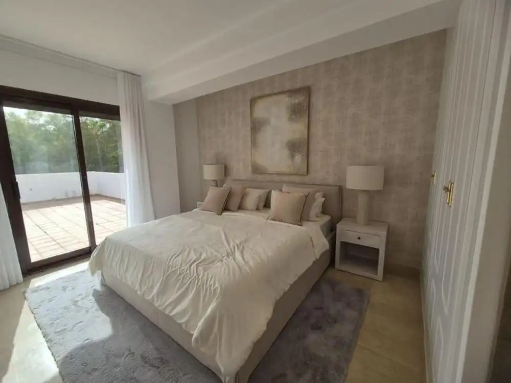 Dormitori de Apartament de lloguer en Marbella amb Aire condicionat, Terrassa i Traster