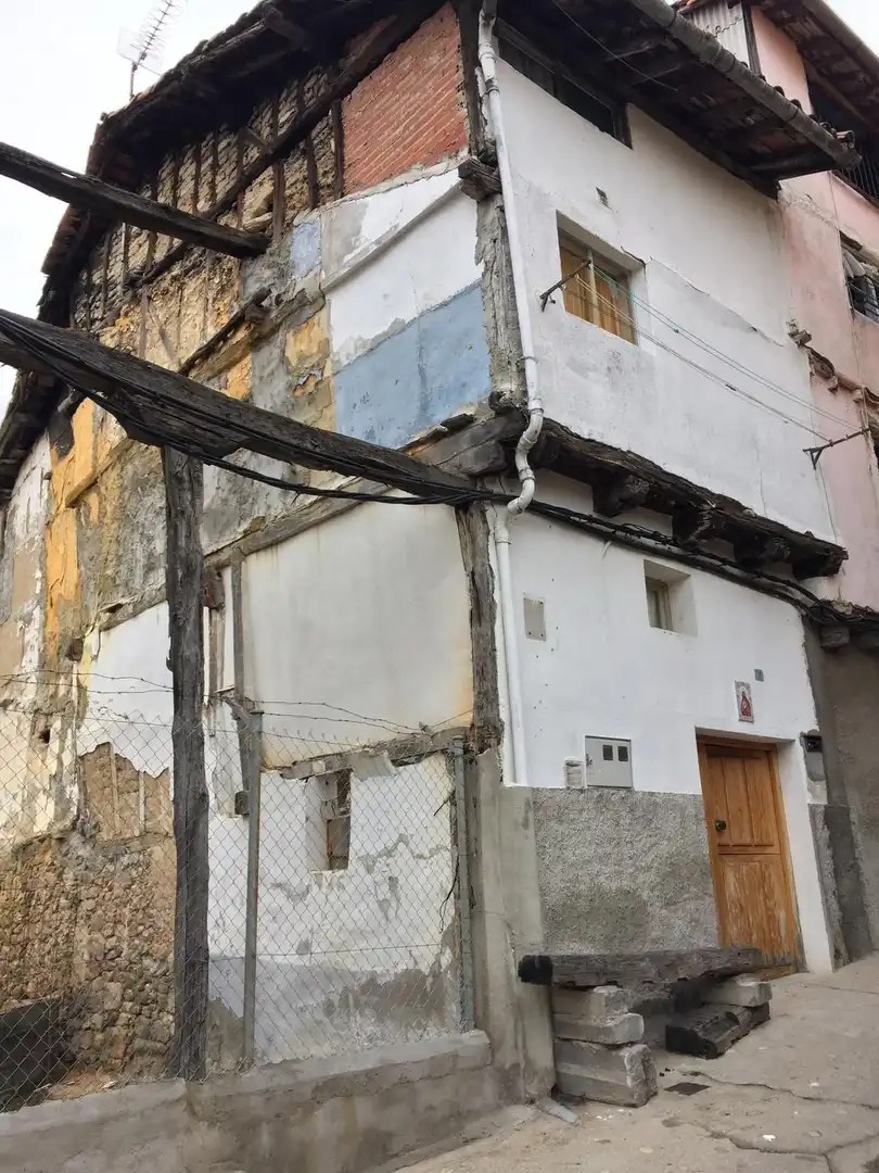Vista exterior de Casa o xalet en venda en Garganta la Olla amb Calefacció i Moblat