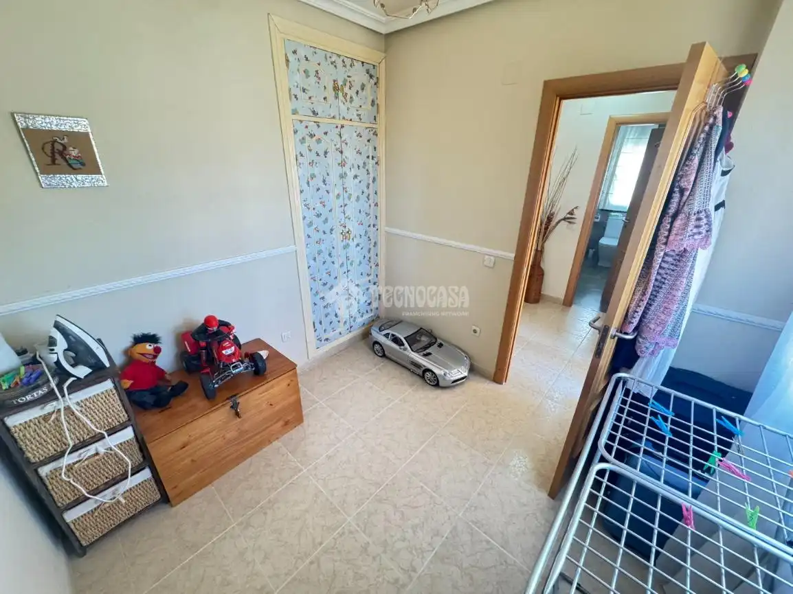 Schlafzimmer von Einfamilien-Reihenhaus zum Verkauf in Yepes mit Klimaanlage, Heizung und Terrasse