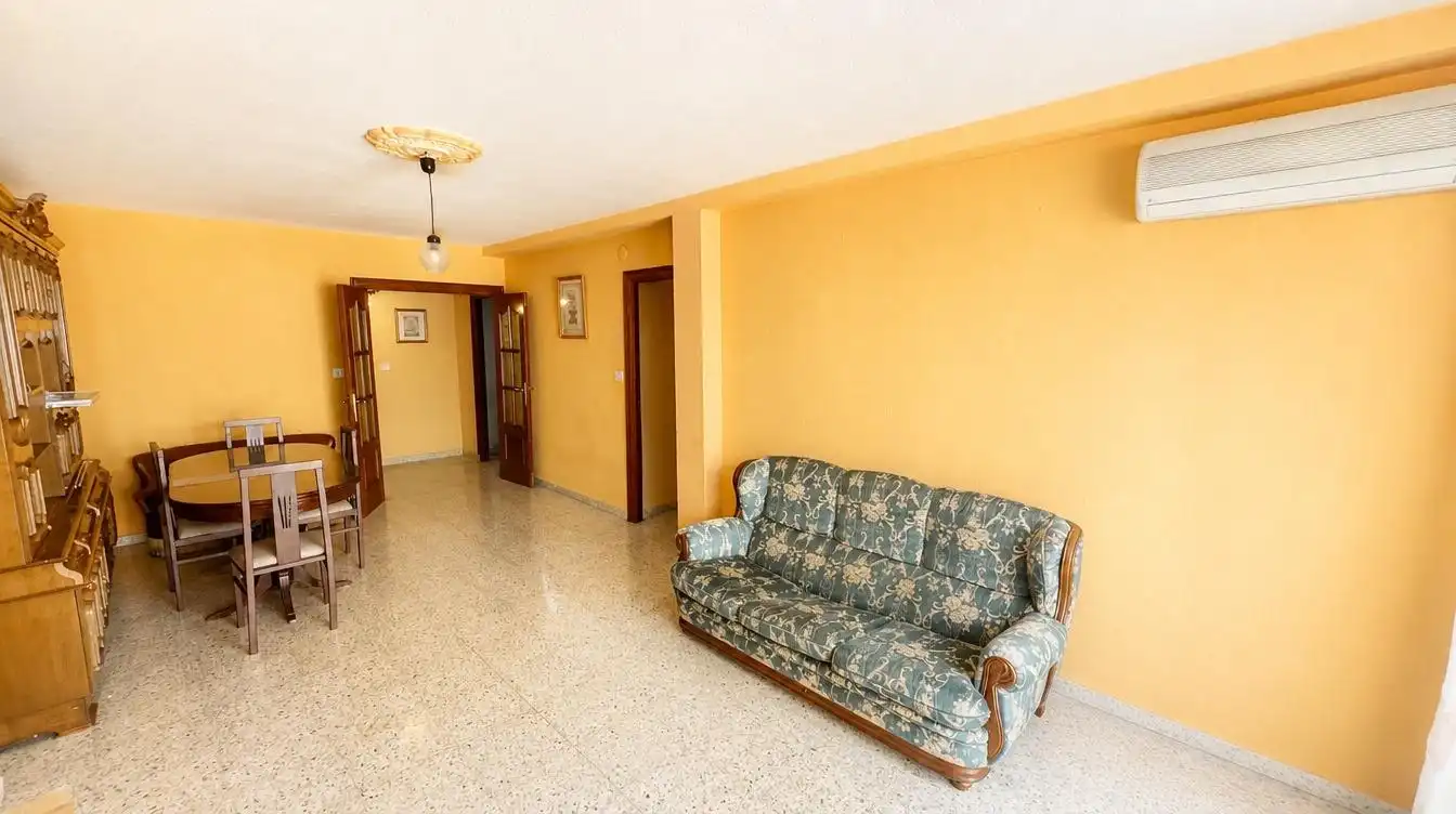 Living room of Flat for sale in Granada  with Heating, Furnished and Balcony