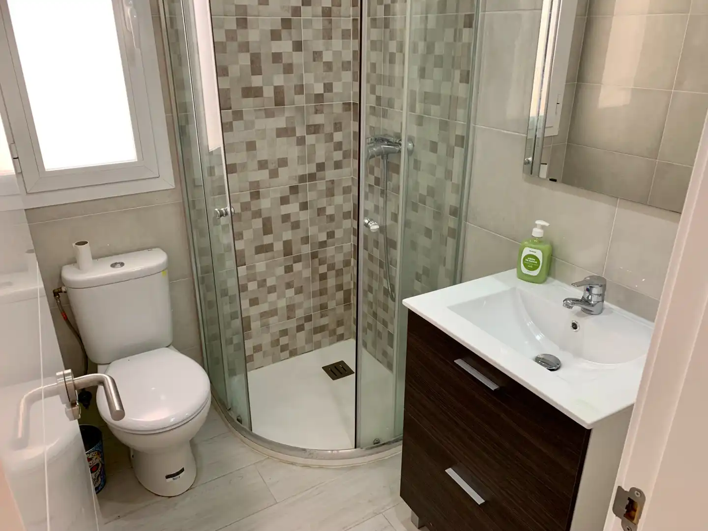 Bathroom of Attic for rent in Granada  with Air Conditioner, Heating and Parquet flooring